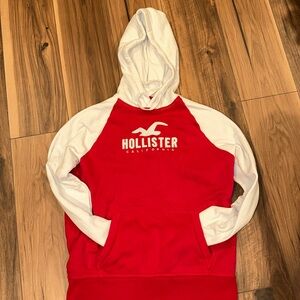Hollister Sweatshirt MEDIUM. Embroidered